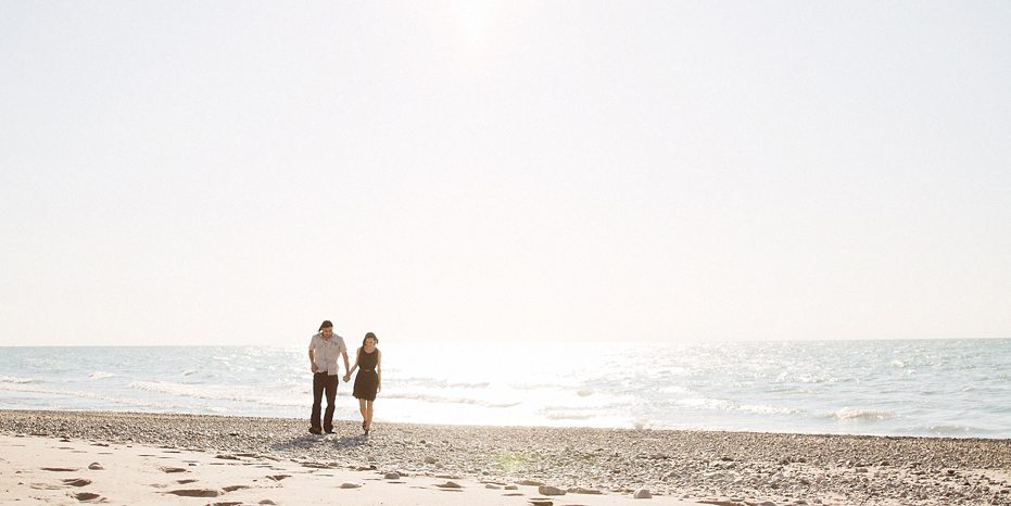 Toronto wedding photographer that specializes in wedding photojournalism shoots a beach engagement session