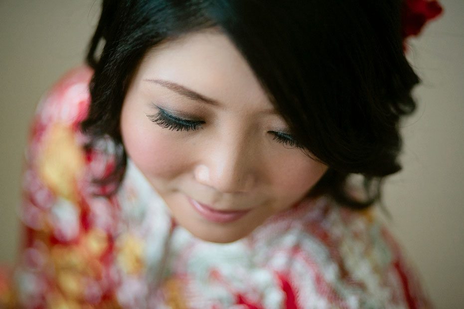 elegant bridal portrait of a Toronto bride in her traditional Chinese red dress